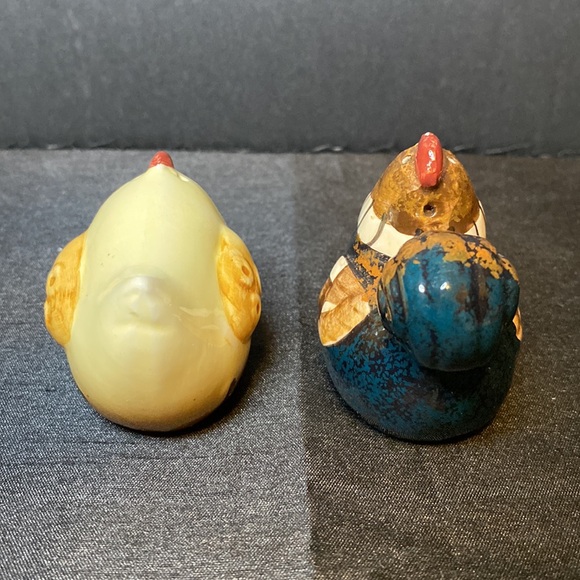 Cute Hen and Rooster Salt andPepper Shakers - Picture 3 of 15